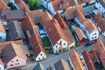 Vue oblique de Juststraße, Restaurant Zum Schlodderr à Kandel dans le département Rhénanie-Palatinat, Allemagne