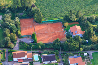 Vue aérienne de Tennis Club Blau-Weiß Insheim eV à Insheim dans le département Rhénanie-Palatinat, Allemagne