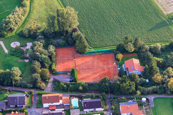 Vue aérienne de Tennis Club Blau-Weiß Insheim eV à Insheim dans le département Rhénanie-Palatinat, Allemagne