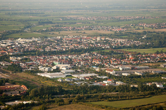 Vue aérienne de Zone commerciale Queichheim à le quartier Queichheim in Landau in der Pfalz dans le département Rhénanie-Palatinat, Allemagne