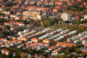 Vue aérienne de Quartier résidentiel de la Lazarettstrasse à Landau in der Pfalz dans le département Rhénanie-Palatinat, Allemagne