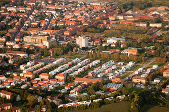 Vue aérienne de Quartier résidentiel de la Lazarettstrasse à Landau in der Pfalz dans le département Rhénanie-Palatinat, Allemagne