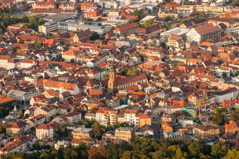 Vue aérienne de Vue de la ville depuis le centre-ville à Landau in der Pfalz dans le département Rhénanie-Palatinat, Allemagne