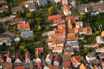 Vue aérienne de Neugasse à le quartier Godramstein in Landau in der Pfalz dans le département Rhénanie-Palatinat, Allemagne