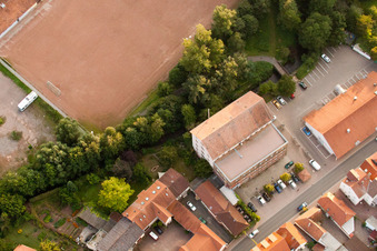 Vue aérienne de Centre communautaire du village "Klincksche Mühle à le quartier Godramstein in Landau in der Pfalz dans le département Rhénanie-Palatinat, Allemagne