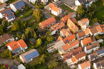 Vue oblique de Neugasse à le quartier Godramstein in Landau in der Pfalz dans le département Rhénanie-Palatinat, Allemagne