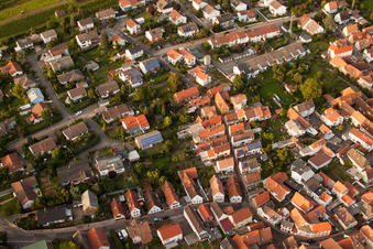 Neugasse à le quartier Godramstein in Landau in der Pfalz dans le département Rhénanie-Palatinat, Allemagne d'en haut