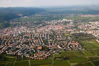 Vue aérienne de Du sud à Neustadt an der Weinstraße dans le département Rhénanie-Palatinat, Allemagne