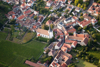 Vue aérienne de Jacques à le quartier Hambach an der Weinstraße in Neustadt an der Weinstraße dans le département Rhénanie-Palatinat, Allemagne