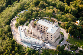Château de Hambach. Chantier de construction du nouveau restaurant (1832). à le quartier Diedesfeld in Neustadt an der Weinstraße dans le département Rhénanie-Palatinat, Allemagne vue d'en haut