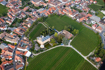 Hôtel Schloß Edesheim, Hôtels privés Dr. Lohbeck GmbH & Co. KG à Edesheim dans le département Rhénanie-Palatinat, Allemagne depuis l'avion