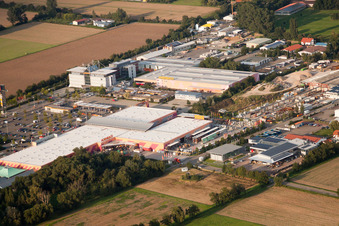 Vue aérienne de Centre de construction Hornbach à le quartier Dreihof in Essingen dans le département Rhénanie-Palatinat, Allemagne