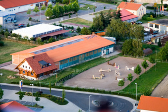 Vue aérienne de Centre équestre à Rheinzabern dans le département Rhénanie-Palatinat, Allemagne