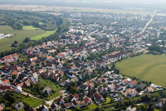 Vue d'oiseau de Quartier Leopoldshafen in Eggenstein-Leopoldshafen dans le département Bade-Wurtemberg, Allemagne