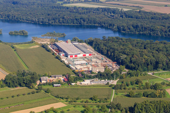 Vue aérienne de Zone industrielle de Schlangenlach, usine d'éléments préfabriqués en béton de Linkenheim GmbH à Linkenheim-Hochstetten dans le département Bade-Wurtemberg, Allemagne