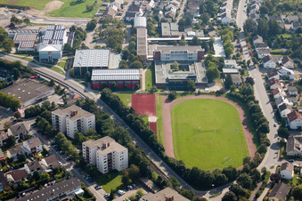Vue aérienne de Terrain de sport, Heussstr. à le quartier Linkenheim in Linkenheim-Hochstetten dans le département Bade-Wurtemberg, Allemagne