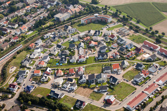 Vue aérienne de Linkenheim, Europaring à le quartier Hochstetten in Linkenheim-Hochstetten dans le département Bade-Wurtemberg, Allemagne