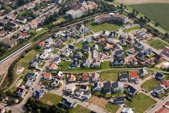 Vue aérienne de Linkenheim, Europaring à le quartier Hochstetten in Linkenheim-Hochstetten dans le département Bade-Wurtemberg, Allemagne