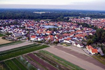 Vue aérienne de De l'ouest à Kuhardt dans le département Rhénanie-Palatinat, Allemagne