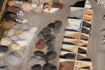 Enregistrement par drone de Entreprise de gravier de jardin, Badische Terrazzo Handelsgesellschaft mbH Huttenheimer Landstraße 2-6 à le quartier Neudorf in Graben-Neudorf dans le département Bade-Wurtemberg, Allemagne