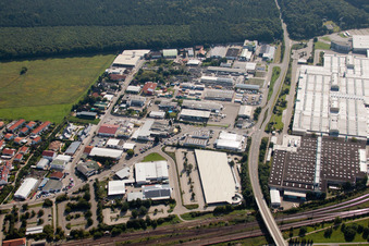 Vue aérienne de Zone industrielle de Boschstr à le quartier Graben in Graben-Neudorf dans le département Bade-Wurtemberg, Allemagne