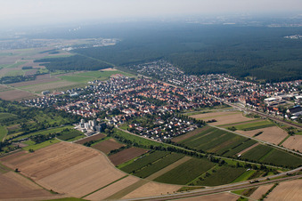 Quartier Friedrichstal in Stutensee dans le département Bade-Wurtemberg, Allemagne depuis l'avion