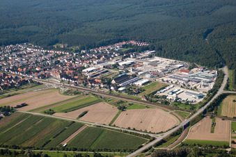 Vue aérienne de Zone industrielle à le quartier Friedrichstal in Stutensee dans le département Bade-Wurtemberg, Allemagne