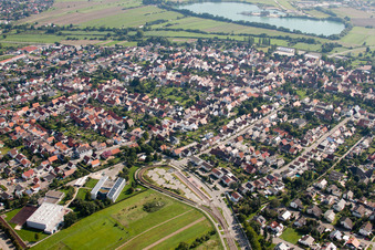 Vue aérienne de Boucle S-Bahn à le quartier Spöck in Stutensee dans le département Bade-Wurtemberg, Allemagne