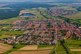 Photographie aérienne de Vue des rues et des maisons dans les quartiers résidentiels à le quartier Spöck in Stutensee dans le département Bade-Wurtemberg, Allemagne