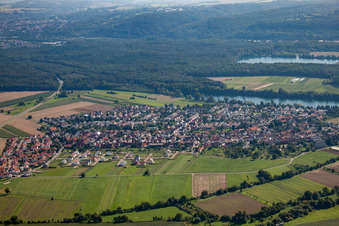 Vue aérienne de Vue sur le village à le quartier Büchenau in Bruchsal dans le département Bade-Wurtemberg, Allemagne