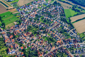 Vue aérienne de Vue de la ville depuis le sud-ouest à le quartier Staffort in Stutensee dans le département Bade-Wurtemberg, Allemagne