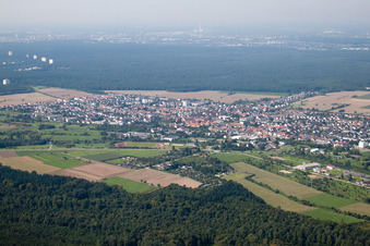 Vue aérienne de De l'est à le quartier Blankenloch in Stutensee dans le département Bade-Wurtemberg, Allemagne
