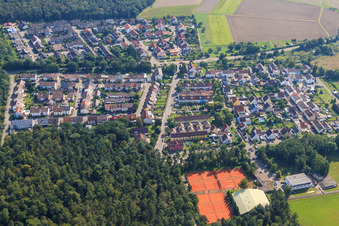 Vue aérienne de Forlenweg, Waldbrücke, terrains de sport à Weingarten dans le département Bade-Wurtemberg, Allemagne