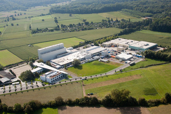 Photographie aérienne de Locaux de l'usine du producteur de produits chimiques KLEBCHEMIE MG Becker GmbH & Co. KG à Weingarten dans le département Bade-Wurtemberg, Allemagne