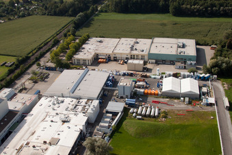 Locaux de l'usine du producteur de produits chimiques KLEBCHEMIE MG Becker GmbH & Co. KG à Weingarten dans le département Bade-Wurtemberg, Allemagne d'en haut