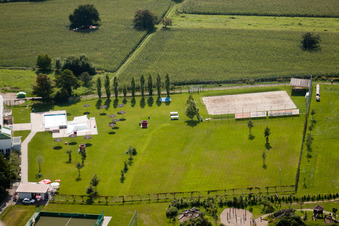 Vue aérienne de Walzbachbad à Weingarten dans le département Bade-Wurtemberg, Allemagne