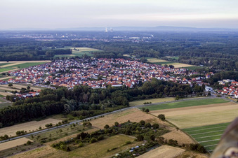 Vue aérienne de Village du sud-ouest à Hördt dans le département Rhénanie-Palatinat, Allemagne