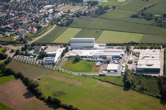 Locaux de l'usine du producteur de produits chimiques KLEBCHEMIE MG Becker GmbH & Co. KG à Weingarten dans le département Bade-Wurtemberg, Allemagne depuis l'avion
