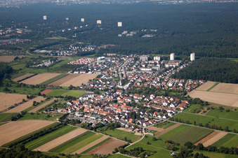 Vue aérienne de Village - Vue à le quartier Büchig in Stutensee dans le département Bade-Wurtemberg, Allemagne