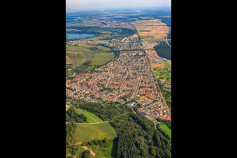 Vue aérienne de Eisenbahnstr à le quartier Eggenstein in Eggenstein-Leopoldshafen dans le département Bade-Wurtemberg, Allemagne