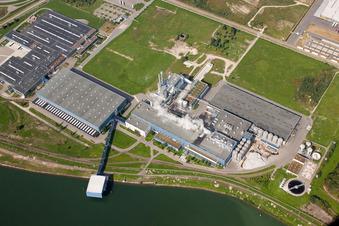 Vue aérienne de Usine de papier Palme dans la zone industrielle et commerciale à Wörth am Rhein dans le département Rhénanie-Palatinat, Allemagne