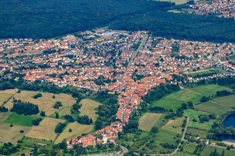 Vue de la ville depuis le sud à Jockgrim dans le département Rhénanie-Palatinat, Allemagne d'en haut