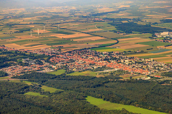 Vue de la ville depuis le sud-est à Kandel dans le département Rhénanie-Palatinat, Allemagne vue d'en haut