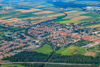 Vue d'oiseau de Vue de la ville depuis le sud-est à Kandel dans le département Rhénanie-Palatinat, Allemagne