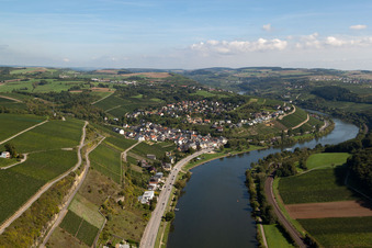 Wormeldange dans le département Greiwemacher, Luxembourg depuis l'avion