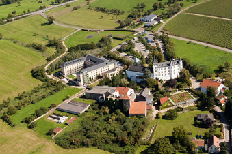 Photographie aérienne de Victor's Residenz-Hôtel Schloss Berg à le quartier Nennig in Perl dans le département Sarre, Allemagne