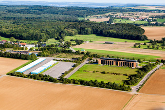 Vue aérienne de Entreprise de transport, de logistique et d'expédition Fixemer Logistics GmbH, Services internationaux de transport et de logistique à le quartier Borg in Perl dans le département Sarre, Allemagne