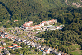 Vue aérienne de Terrain de la clinique du centre de réadaptation de la Rehaklinik Johannesbad Saarschleife AG & Co KG Clinique d'orthopédie et de rhumatologie à le quartier Orscholz in Mettlach dans le département Sarre, Allemagne