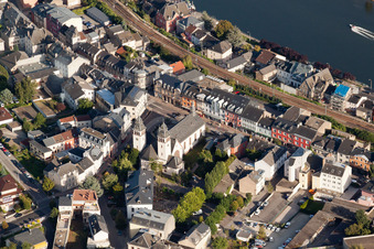 Vue aérienne de Voies ferrées dans le centre-ville au bord de la Moselle à Wasserbillig dans le département Grevenmacher, Luxembourg