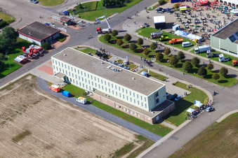 Image drone de Centre logistique mondial Daimler / Mercedes-Benz GLC sur l'île de Grün à Germersheim dans le département Rhénanie-Palatinat, Allemagne